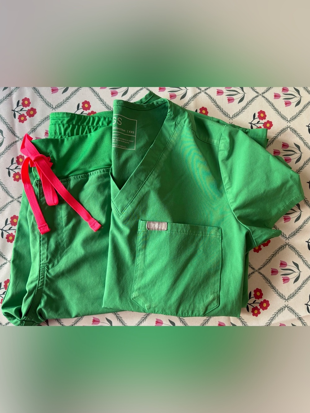FIGS Safety Green Scrub Set